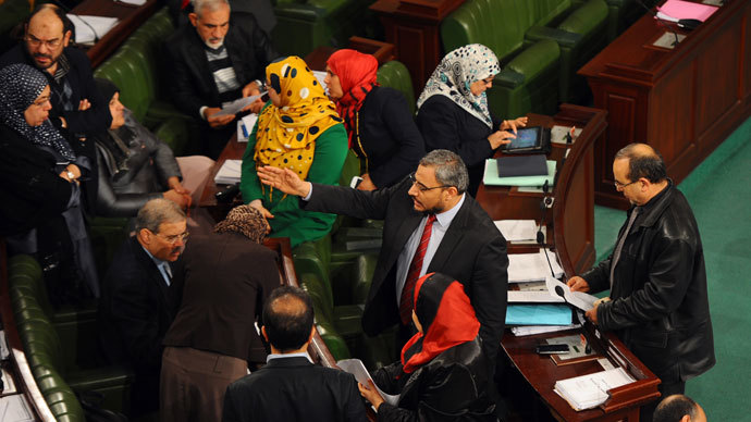 Tunisian leader of Ennahda's Parliamentary group, Sahbi Atig (C) speaks with Ennahdha deputies during a meeting of the Constituent Assembly on January 3, 2014 in Tunis.(AFP Photo / Fethi Belaid)