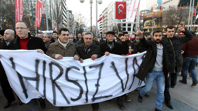 350 officers hit in Turkey police crackdown amid political crisis