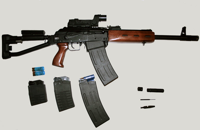 Saiga 12 cal shotgun short version mod. 040-02 with collimator sight "Cobra" (Photo from wikipedia.ru)