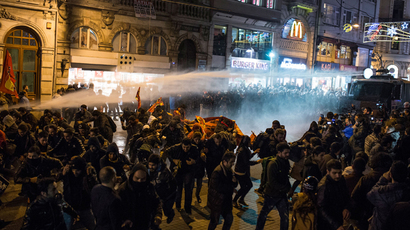 Tear gas, over 100 arrested as protesters mark 1 year after Gezi Park (PHOTOS)