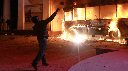 Combat zone Kiev: Police move to force rioters off streets (PHOTOS)