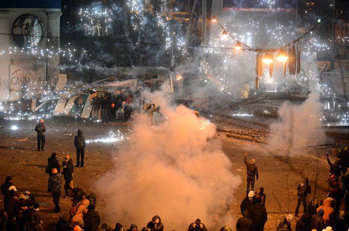 A smoke grenade explodes duringclashes between police and protesters in central Kiev on January 20, 2014. (AFP Photo / Vasily Maximov)