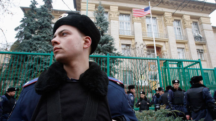 Protesters surround American embassy in Kiev, rally against US meddling
