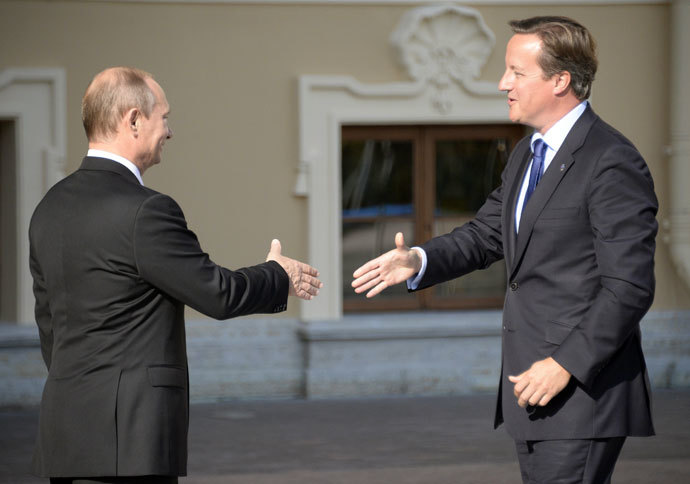 Russiaâs President Vladimir Putin (L) welocmes British Prime Minister David Cameron during the G20 summit on September 5, 2013 in Saint Petersburg.(AFP Photo / Alexander Nemenov)