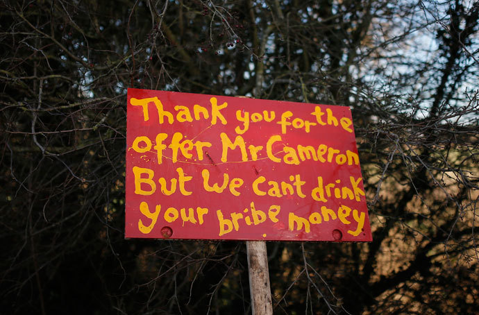A sign stands outside a protest camp at the entrance to the IGas Energy exploratory gas drilling site at Barton Moss near Manchester in northern England January 13, 2014.(Reuters / Phil Noble)