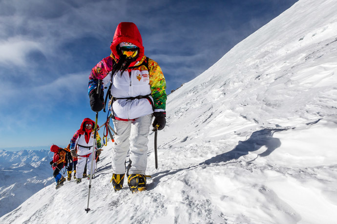 A handout picture taken during the Sochi 2014 Winter relay on October 22, 2013 and released by the Sochi 2014 Winter Olympics Organizing Committee, shows torchbearers carrying an Olympic torch to the Elbrus Mount in Russia's North Caucasus region. ((AFP Photo/Sochi 2014 Winter Olympics Organizing Committee)