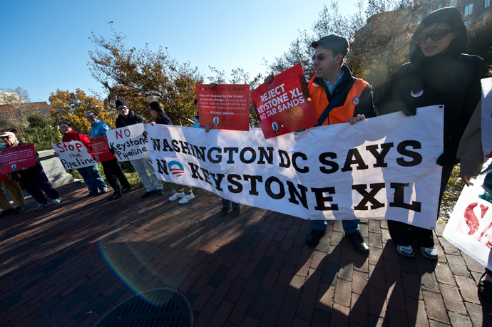 People demonstrate against the proposed Keystone XL pipeline near the hotel where US President Barack Obama is to address the Wall Street Journal CEO Council on November 19, 2013 in Washington. (AFP Photo / Nicholas Kamm)