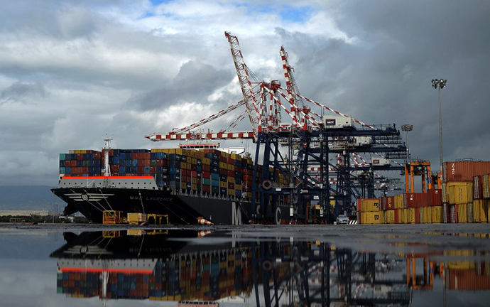 A view of the Italian port of Gioia Tauro, in the southern region of Calabria on February 4, 2014. (AFP Photo / Filippo Monteforte)