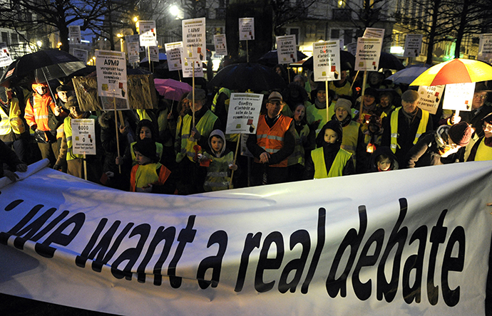 Protesters, who call themselves the "yellow jackets", hold banners and placards as they demonstrate against a new law authorizing euthanasia for children, in Brussels February 11, 2014. (Reuters / Laurent Dubrule)