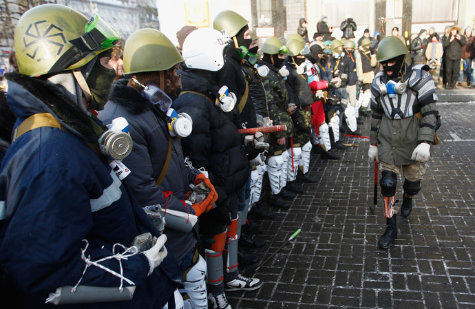 Rioters from far-right group "Right Sector" train in Independence Square in central Kiev, January 25, 2014. (Reuters / David Mdzinarishvili)