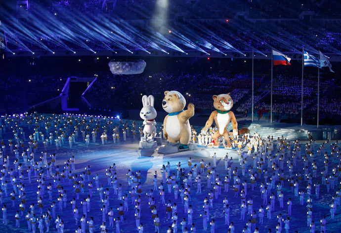Performers surround mechanized Olympic mascots during the closing ceremony for the 2014 Sochi Winter Olympics, February 23, 2014. (Reuters / Grigory Dukor)