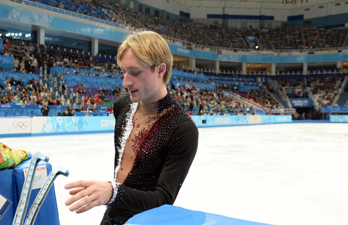 Russia's Yevgeny Plushenko leaves the ice after a warm-up during the Men's Figure Skating Short Program at the Iceberg Skating Palace during the Sochi Winter Olympics on February 13, 2014. (AFP Photo / Yuri Kadobnov)
