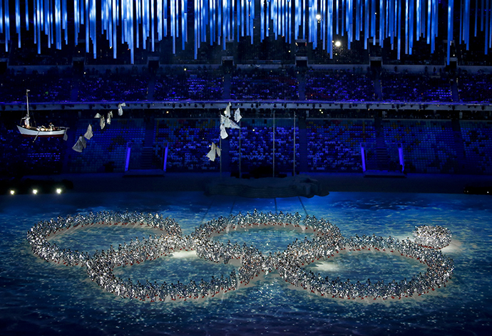 Performers form the Olympic rings during a show at the closing ceremony for the 2014 Sochi Winter Olympics, February 23, 2014. (Reuters / Eric Gaillard)