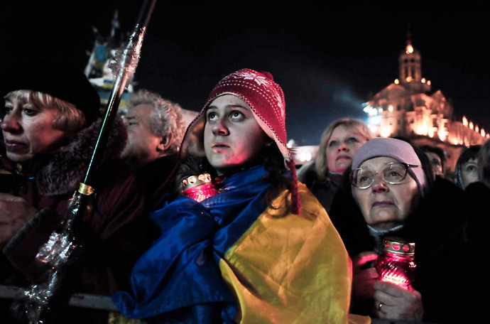 People listen to speeches on Independence square in Kiev to hear the line-up of the new Ukranian cabinet on February 26, 2014. (AFP Photo / Louisa Gouliamaki)