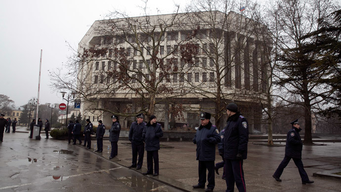 Crimean parliament sacks regional government, approves referendum