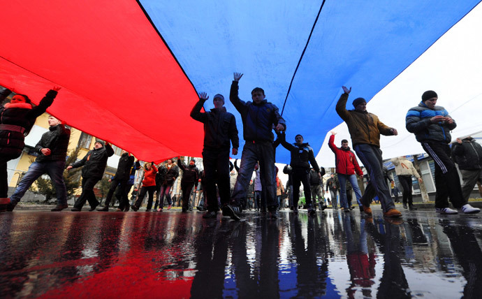 Pro-Russian demonstrators carry a giant Russian flag as they rally in central Simferopol on February 27, 2014. (AFP Photo / Viktor Drachev)