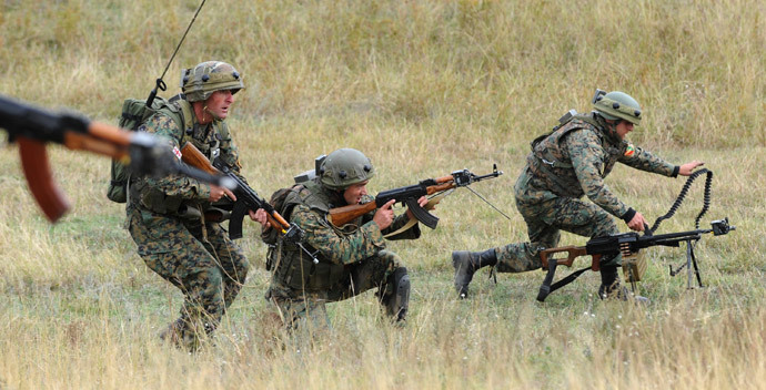 Georgian soldiers participate in the joint US-Georgia training "Immediate Response 2009", 20km from Tbilisi at the Vaziani military base on October 30, 2009. (AFP Photo / Vano Shlamov)