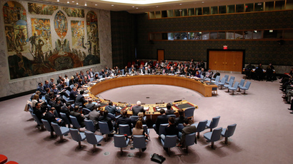 Tea, sandwiches, music, photos with self-defense forces mark peaceful Sunday in Simferopol