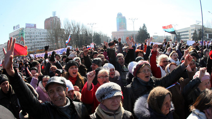 Pro-Russian demonstrators raise their hands as they shout slogans during a rally in the eastern Ukrainian city of Donetsk on March 8, 2014.(AFP Photo / Alexander Khudoteply)