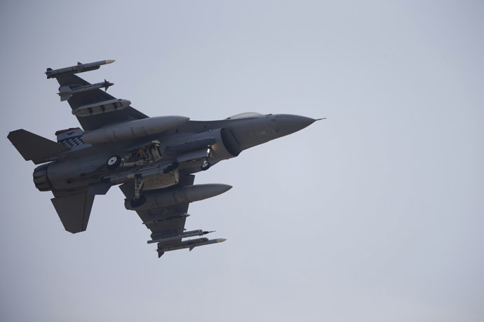 A F-16 fighter jet (Reuters / Lee Jae-Won)