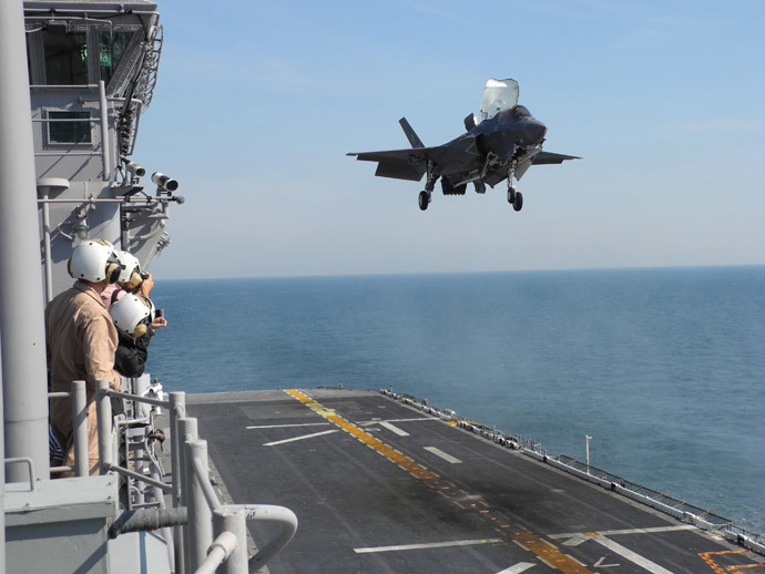 A F-35 fighter jet (Reuters / David Alexander)