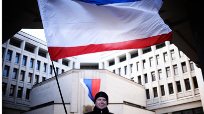 Crimea protesters storm Ukrainian Navy base in Sevastopol