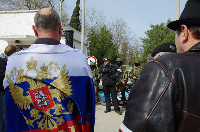 Pro-Russian protesters stand guard at Ukrainian navy headquaters in Crimean city of Sevastopol on March 19, 2014. (AFP Photo / Vasiliy Batanov)