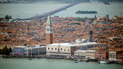 Hundreds of Verona residents rally for independence