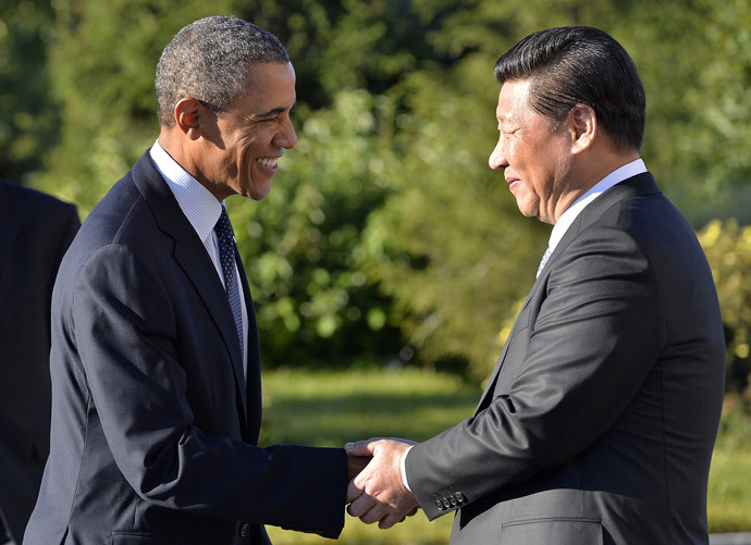 US President Barack Obama (L) is greeted by Chinese President Xi Jinping (AFP Photo / Jewel Samad)