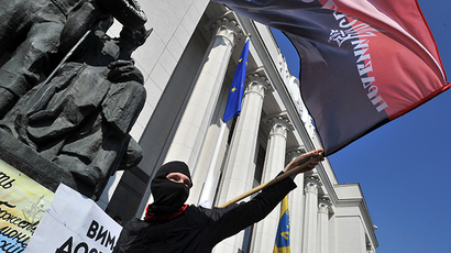 Ukrainian nationalists attack anti-coup motor rally with hammers and bats