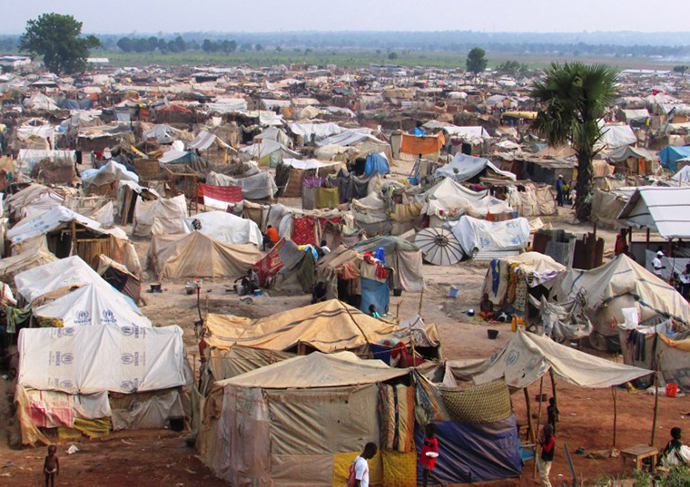 A picture taken on March 18, 2014 in Bangui shows a makeshift camp near Bangui's airport where some 100,000 people who had fled their homes are crammed into a vast tent city near the bases of foreign soldiers. (AFP Photo / Pacome Pabamdji)