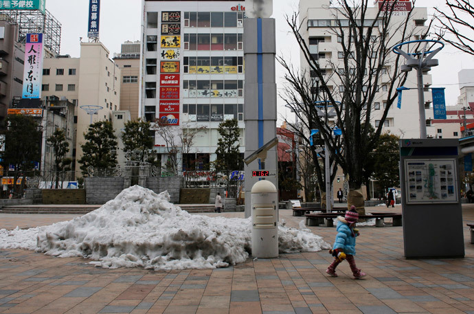 A child walks past a geiger counter, measuring a radiation level of 0.162 microsievert per hour, at a square in front of Koriyama Station in Koriyama, west of the tsunami-crippled Fukushima Daiichi nuclear power plant, Fukushima prefecture (Reuters / Toru Hanai)