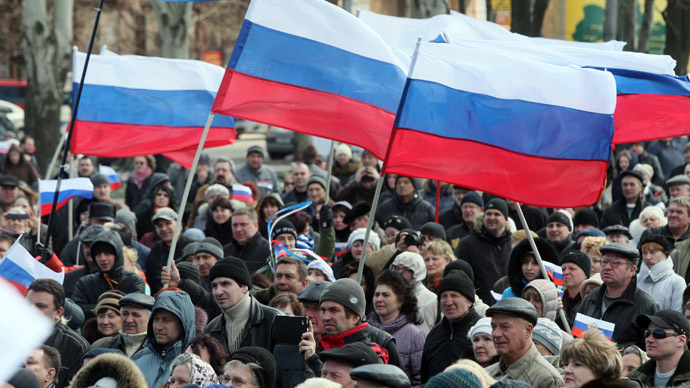 Eastern Ukrainian city of Donetsk rallies in favor of independence