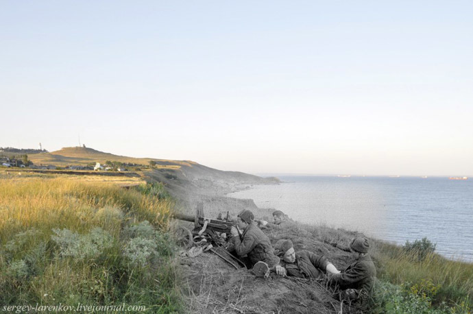 Soviet Marines in combat, 1943 / Kerch, 2012. Photo combination by Sergey Larenkov