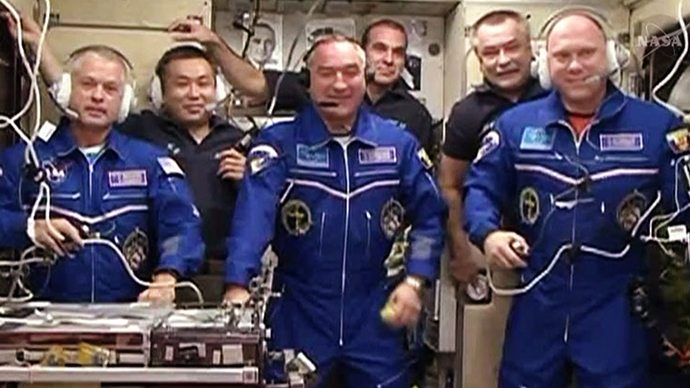 SMS to ISS: Russians to send greetings to space crew on Cosmonauts Day
