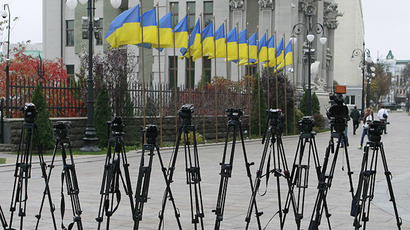 Masked mob savages newspaper office in Kiev (PHOTOS, VIDEO)