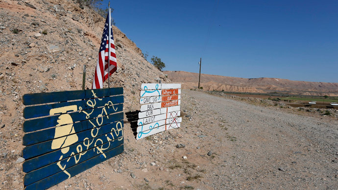 Nevada rancher, armed militias win standoff with Feds, govt returns cattle
