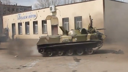 Dozens of Ukrainian troops surrender APCs in Slavyansk, refuse to ‘shoot at own people’ (PHOTO, VIDEO)