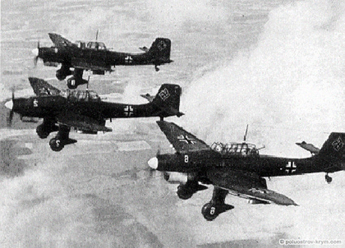 Luftwaffe bombing attack (From www.poluostrov-krym.com)