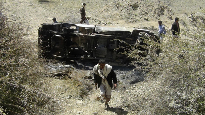 People inspect the wreckage of a car hit by an air strike in the central Yemeni province of al-Bayda April 19, 2014. (Reuters)