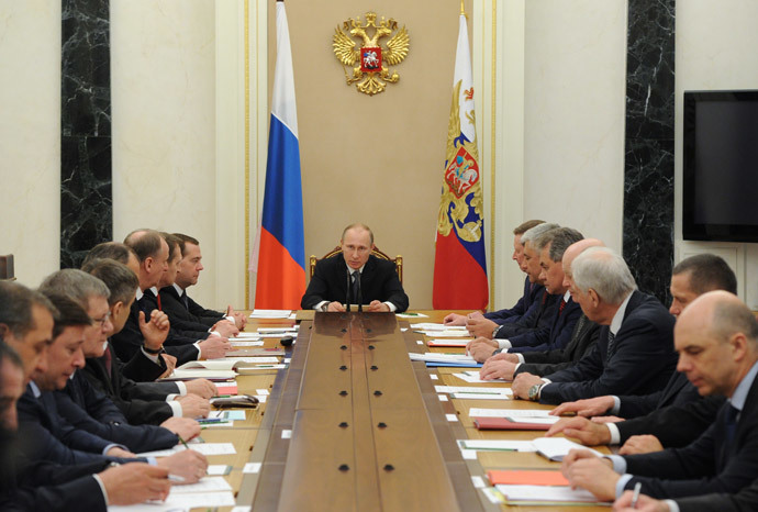 President Vladimir Putin (С) chairs a meeting of the Russian Security Council, at the Kremlin on April 22, 2014. (RIA Novosti / Michael Klimentyev)