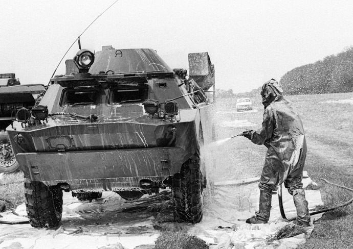 Military hardware working in the Chernobyl disaster area undergoes decontamination at the special point. (RIA Novosti)