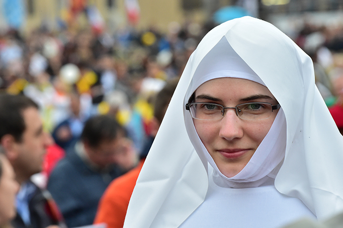 A Nun arrives for the canonisation mass of late Popes John XXIII and John Paul II on St Peter's at the Vatican on April 27, 2014. (AFP Photo / Guiseppe Cacace)