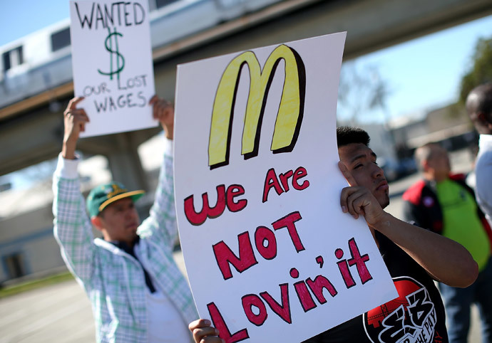 Fast food workers and activists protest outside of a McDonald's restaurant on March 18, 2014 in Oakland, California. (Justin Sullivan / Getty Images / AFP)