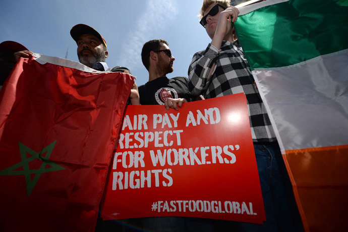 Fast-food workers from around the world stage a protest in front of a McDonald's restaurant, campaigning for higher pay, in New York, May 7, 2014. (AFP Photo / Emmanuel Dunand)