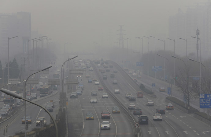 Cars drive on the second ring road amid the heavy haze in Beijing February 21, 2014. (Reuters/Jason Lee)