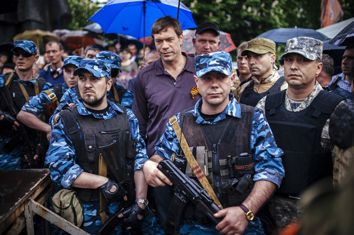 Oleg Tsarev (C), a withdrew candidate in the 2014 Ukrainian presidential election (AFP Photo / Dimitar Dilkoff)