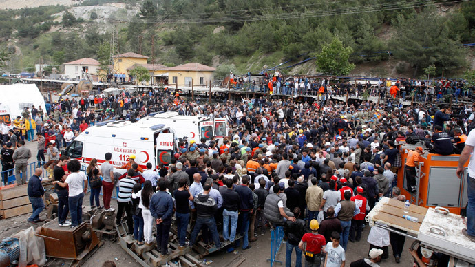 General view of a coal mine site after an explosion in Soma, a district in Turkey's western province of Manisa May 14, 2014.(Reuters / Osman Orsal)
