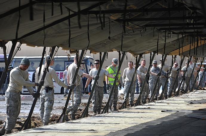 US servicemen dismantle the tent camp at the US transit center in Manas, 30 kilometers outside Kyrgyzstan's capital Bishkek on March 6, 2014 (AFP Photo / Vyacheslav Oseledko)
