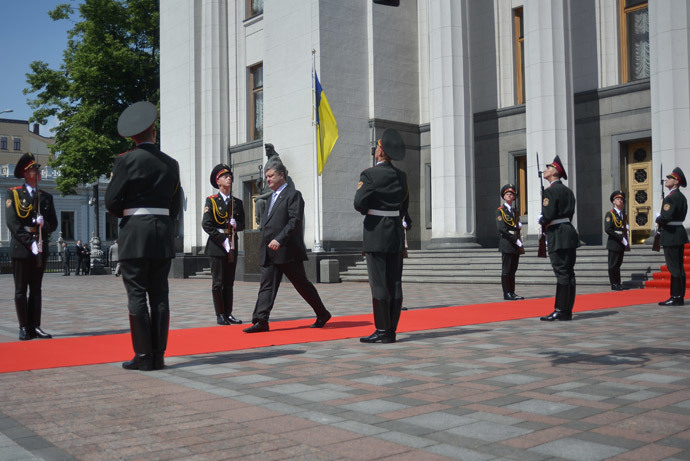 Ukraine's president Petro Poroshenko leaves Verkhovna Rada following a swearing-in ceremony. (RIA Novosti / Evgeny Kotenko) 